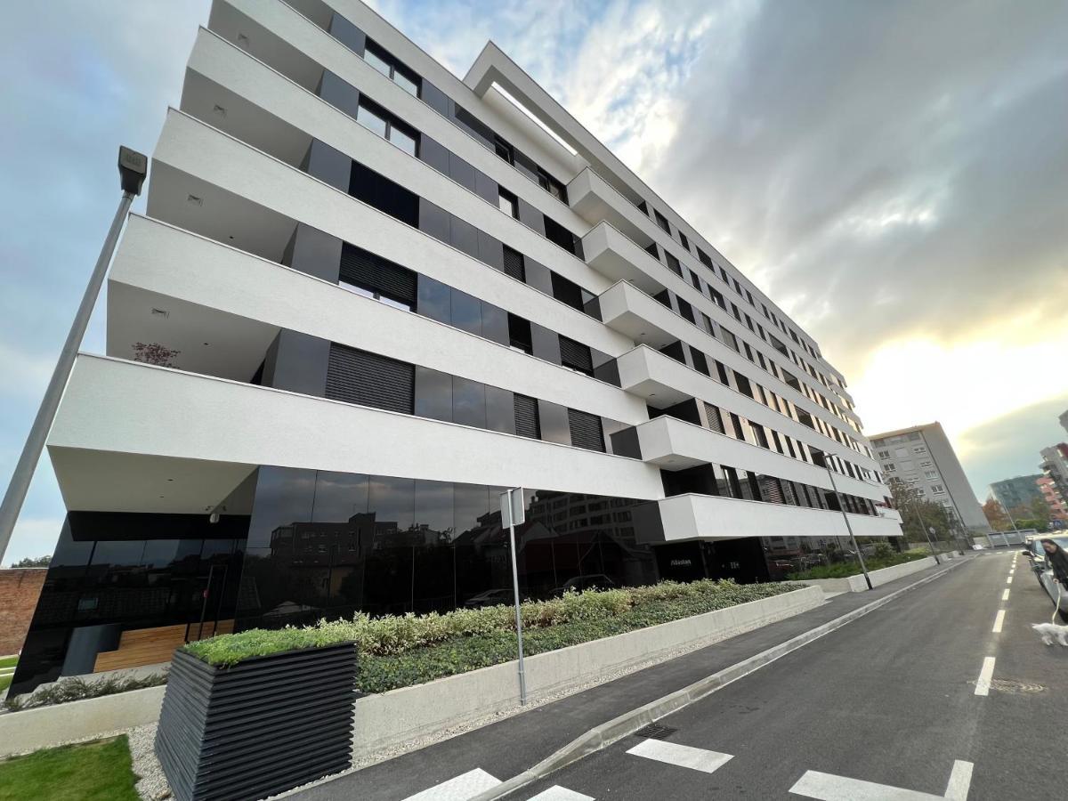 Luxury Haven In Zagreb Apartment Екстериор снимка